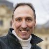 Prof. Alexander Meining bietet am ersten Adventswochenende eine Signierstunde für den Benefiz-Roman „Würzburger Dynamit“ an.