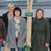 Das Kleiderbasarteam stiftet einen "Japanischen Schnurrbaum" an das "Grüne Klassenzimmer" der Grundschule Thüngen.