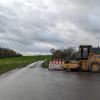 Der landwirtschaftliche Weg an der Biogasanlage (rechts) wird neu asphaltiert.