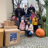 Die Kinder des Kinderhauses Löwenzahn in Vasbühl mit ihren Erzieherinnen und der Leiterin der Tafel Werneck Frau Rösch-Ibel.
