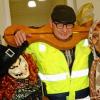Keine Chance für den Himmelstadter Bürgermeister. Die Hexen schlugen ihn in die Halsgeige und führten ihn ab.