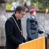 Oberbürgermeister Christian Schuchardt bei seiner Ansprache bei der Kranzniederlegung am Kriegerdenkmal im Husarenwäldchen. Oberbürgermeister Christian Schuchardt bei seiner Ansprache bei der Kranzniederlegung am Kriegerdenkmal im Husarenwäldchen.