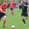 Zweifacher Torschütze für den SV Birkenfeld: Alexander Roos (links, auf einem Archivbild mit Manuel Krämer von Viktoria Mömlingen).