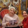 Frieda Dopf (links) feierte nicht nur mit Susanne Schiedermeier, sondern mit der gesamten Tagespflege Rimpar ihren 100. Geburtstag.