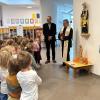 Mit einem Gebet und Segen wurde die "Heilige Elisabeth" in Salz zusammen mit den Kindern feierlich übergeben (von links): Bürgermeister Martin Schmitt, Pfarrer Andreas Hutzler, Domkapitular Clemens Bieber und Landrat Thomas Habermann.