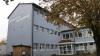 Die Grundschule Reichenberg hat ein Taubenproblem an der Solaranlage. Ein neues Taubenschutzgitter soll das jetzt ändern.