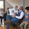 Bürgermeister Roland Nöth beim Vorlesen in der Gelchsheimer Bücherei. An der Geschichte hatten die KLeinen wie auch die Leiterin der Rupert-Egenberger-Schule, Eva Hartmann, ihren Spaß