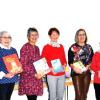 Das Team ist erfreut über den großen Anklang der Buchausstellung. Sie präsentieren sich dem Fotografen mit Büchern aus der Ausstellung, die sie vorbereitet haben (von links): Susanne Seufert, Rita Burger, Marion Köberlein,  Heidi Kiesel, Karin Karch und Ramona Arnold. Es fehlt Susi Kobosil. 