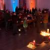 Die Besucher der St. Martin Kirche empfangen den Segen. Die Besucher der St. Martin Kirche empfangen den Segen.