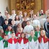 Alle neuen und die verabschiedeten Ministranten.