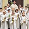 (zis)   In Großlangheim gingen folgende Kinder zur Kommunion: (erste Reihe von links): Marco Dehler, Mia Paulus, Lisa Kohlhepp, Lisa Krämer; (zweite Reihe von links): Szymon Sauer, Marius Meyer, Johanna Häfner, Hannah Lenhart, Anika Kirch; (dritte Reihe von links): Maximilian Gärtner, Natascha Schantura, Bastian Krämer, Sebastian Stöcklein; (vierte Reihe von links): Marius Kistner, Pfarrer Bernd Steigerwald, Niklas Grebner, Lukas Pfannes und Sebastian Hümmer.