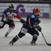 Brachte den Puck im Penaltyschießen gegen den ESC Dorfen nicht im Tor unter: Dylan Hood (vorne) und sein ERV Schweinfurt mussten sich gegen Michal Popelka und die restlichen Dorfener mit einem Zähler begnügen. 