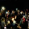 Singende Kinderstimmen, Blasmusik und Gitarrenklänge waren beim Laternenumzug des Waldkindergartens St. Hubertus zu hören. Und mittendrin die strahlenden Laternen der Waldkinder, die in den Wochen zuvor fleißig selbst gestaltet wurden.