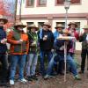 Einige Burgsinner Gemeinderäte sowie zweiter Bürgermeister Matthias König mit Hans-Jörg Kreß und Luca Hessler vom Faschingsverein stärkten sich nach der anstrengenden Kirbbaum-Aufstellung.