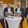 Im Gästehaus in Wargolshausen wurde das neue Heimatjahrbuch für den Landkreis Rhön-Grabfeld vorgestellt (von links):  Verleger Jürgen Mack von der gleichnamigen Druckerei in Mellrichstadt, Schriftleiter Reinhold Albert, Landrat Thomas Habermann und Sven Ritter von der Kulturagentur des Landkreises Rhön-Grabfeld.