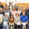 Der stellvertretende Sälzer Vorsitzende Michael Hein (sitzend links) mit den langjährigen Mitgliedern (vorne von links): Gerda Chlebowy, Marianne Zirkenbach und Thomas Cornely. Mittlere Reihe von links: Andreas Ihls, Manuela Voll, Stefan Cornely, Claudia Rüster, Conny Mangold, Erika Ziegler und Volker Straub. Hinten von links: Thomas Fringes, Anneliese Reiß, Gottlinde Wirsing, Annelore Kögler und Hella Schneider.