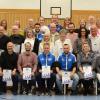 Beim diesjährigen Ehrenabend der DJK Salz wurden auch wieder zahlreiche Sonderehrungen durchgeführt. Das Bild zeigt die Geehrten mit dem 1. Vorsitzenden Heiko Müller (hinten links) sowie dessen Stellvertreterin Carina Bachstein (Mitte links).
