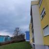 Die Welt in den Häusern Reußendorfer und Colonel-Huff-Straße scheint etwas verdreht. Da ihr Vermieter sich nicht um sie kümmert, organisieren die Mieter den Betrieb dort selbst.