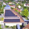 Blick von oben auf die Photovoltaikanlage auf dem Dach der Kirche Sankt Bartholomäus. Die Solarmodule belegen eine Fläche insgesamt rund 140 Quadratmetern. Blick von oben auf die Photovoltaikanlage auf dem Dach der Kirche Sankt Bartholomäus. Die Solarmodule belegen eine Fläche insgesamt rund 140 Quadratmetern.