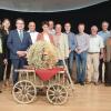 Die Erntekrone erstrahlt im Kreistag: Die traditionsreiche Auszeichnung wurde dem Gremium im Rahmen der Kreistagssitzung präsentiert.