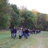 Eine rund 50-köpfige Wandergruppe war unterwegs, um den neuen Teil des Auber Kulturwanderwegs zu eröffnen.