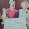 Helma Schug, Silvia Kirchhof (Machnix), Tatjana Kapp (Schlawine), und Rita Geyer-Schneider mit dem symbolischen Spendenscheck.