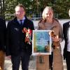 Im Bild (v.l.n.r.): Wildparkleiter Thomas Leier, Thomas Siebenson und Kirsten Volkmuth-Siebenson, Geschäftsleitung der Firma Siebenson sowie Baureferent Ralf Brettin.