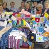 Aktiver Strickkreis: Viele Wolldecken sowie Mützen, Schals, Baby-Jäckchen und -strümpfe haben die Schmalwasserer Strickfrauen in der Wintersaison wieder für wohltätige Zwecke gestrickt und gehäkelt. Unser Foto zeigt (von links) Hildegard Zehe, Heidi Popp, Burgl Suckfüll, Adelheid Pfaff, Edelgard Zehe, Luitgard Markert, Edeltrud Bühner, Heidi Holzheimer und Hedwig Friedel.