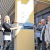 „Schule ohne Rassismus, Schule mit Courage“: das Friedrich Rückert-Gymnasium in Ebern. Im Bild (v. li.): die Projekt-Patin des FRG MdB Dorothee Bär, stellv. Schülersprecherin Laura Blum, stellv. Schulleiter Wolfgang Grübert und die Projekt-Regionalkoordinatorin Zehranur Aksu.