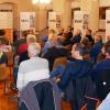 Simon Gößmann ist Architekt im Sachgebiet Dorferneuerung und Bauwesen am ALE Unterfranken. Er informierte über die Intension der Ausstellung "Gut gebaut in Unterfranken" und Fördermöglichkeiten.