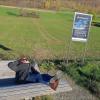 Die Wellenliegen auf einem der Himmelschauplätze in der hessichen Rhön ist auch bei Sonnenschein ein gerne genutztes Element.
