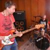 Etwas lauter wird es in der Lohrer Stadthalle beim Auftritt der heimischen Band Kuder. Torsten Ruf (rechts) und sein Bruder Markus spielen "Noise-Rock". 