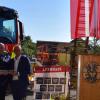 Im September 2023 wurden bei der Feuerwehr Fuchsstadt zwei neue Fahrzeuge vorgestellt. Im Bild (von links) Zweiter Kommandant Michael Heid, Erster Kommandant Peter Stöth und Bürgermeister René Gerner.
