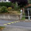 Um die Geschwindigkeit am "Alten Kirchweg" oberhalb der Schule einzudämmen, wurde an der Querung "Alter Kirchweg" in die "Roseggerstraße" diese Bodenschwelle installiert.