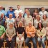 50 Jahre nach ihrer Schuleinschreibung in Traustadt trafen sich die ehemaligen Schüler aus Donnersdorf, Pusselsheim und Traustadt im Sportheim des FC Blau-Weiß Donnersdorf zu einem Wiedersehen. Beim aktuellen "Klassenfoto" wurde die gleiche Aufstellung der Schüler wie vor 50 Jahren in der Grundschule vorgenommen.