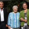 Ihren 95. Geburtstag feierte in Breitbrunn Agnes Zettelmeier. Der stellvertretende Landrat Oskar Ebert (links) und Bürgermeisterin Ruth Frank überbrachten Glückwünsche.