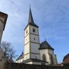Die Kirche St. Peter und Paul ist das markanteste Baudenkmal Hopferstadts.