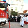 Pater Manohar spendete den offiziellen Segen für das neue Feuerwehrfahrzeug.