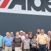 Die Besuchergruppe des SPD-Ortsvereins bei Alde in Euerbach mit Geschäftsführer Christian Reisch links, Landtagskandidat Stefan Rottmann und Ortsvereinsvorsitzendem Jochen Kraft.