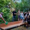 Die Bowling-Bahn steht nun einsatzbereit im idyllischen Schulgarten der Mittelschule Marktheidenfeld.