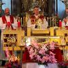 Heilige Messe am Schrein des seligen Märtyrers Liborius Wagner. Am Altar stehen Pfarrvikar Stephen Kulandai, Pfarrer Andreas Heck, Pfarrer Eugen Daigeler und Pfarrer Kai Söder.