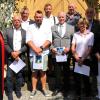 Auf dem Foto die Jubelkonfirmandinnen und -konfirmanden der diamantenen und silbernen Konfirmation in Sondheim im Grabfeld mit Pfarrerin Beate Hofmann-Landgraf.