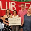 Übergabe der 500 Eurospende beim Sommerfest der Clubfans an den Förderkreis der Sing- und Musikschule. Zu sehen (von links): 1. Vorstand Peter Katzorek, vom Förderkreis die Vorsitzende Sabine Steinbrenner und ihre Stellvertreterin Julia Kinzkofer, Bürgermeister Jürgen Götz, Schatzmeisterin Sandra Katzorek und 2. Vorstand Thomas Weber.