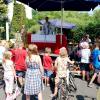 Im Bild der Open-Air-Gottesdienst zum Pfarrfest St. Rochus mit Kinderfahrzeugsegnung.