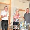 Im Bild: Maria Fuchsberger, Pfarrer Thomas Amrehn, Pfarrgemeinderatsvorsitzende Inge Henkel, Herbert Brand, Kirchenpfleger Matthäus Nöth stoßen auf die Eröffnung des neuen, barrierefreien Sekretariats im Pfarrzentrum an. Im Bild: Maria Fuchsberger, Pfarrer Thomas Amrehn, Pfarrgemeinderatsvorsitzende Inge Henkel, Herbert Brand, Kirchenpfleger Matthäus Nöth stoßen auf die Eröffnung des neuen, barrierefreien Sekretariats im Pfarrzentrum an.