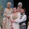 Don Quichote (Oliver Kringel) hat sich eine Dulcinea (Stella Ulrich) zur Rettung erkoren, die gar nicht errettet werden will.