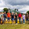 Die gesamte Mannschaft der Rehkitz-Rettung in Oberweißenbrunn. Von links: Angelika Plendl, Christine und Joachim Prüller mit Hund Anton und Enkelin Lara, Fabian Prüller, Jan Zachmann, Christine Schmitt, Hanna Schmitt, Wolfgang Reulbach, Tanja Vorndran, Joachim Schmitt, Simone Kleinheinz und Sigmund Zachmann. Es fehlen Thomas Schäfer und Ella Schmitt. Die gesamte Mannschaft der Rehkitz-Rettung in Oberweißenbrunn. Von links: Angelika Plendl, Christine und Joachim Prüller mit Hund Anton und Enkelin Lara, Fabian Prüller, Jan Zachmann, Christine Schmitt, Hanna Schmitt, Wolfgang Reulbach, Tanja Vorndran, Joachim Schmitt, Simone Kleinheinz und Sigmund Zachmann. Es fehlen Thomas Schäfer und Ella Schmitt.