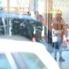 Mitarbeiter des Zolls bei einer Durchsuchung eines Autohauses in Nordrhein-Westfalen. Sie war Teil einer großen Razzia in sieben europäischen Ländern zu Steuerhinterziehung in Millionenhöhe. Zwei der fünf Hauptverdächtigen wurden in Würzburg festgenommen.