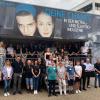 Im Bild Schüler der Udo Lindenberg-Mittelschule zusammen mit Geschäftsführer André Reich, Geschäftsführerin Nina Reich (vorne links), Personalleiter Oliver Thiele, Betriebsleitung Christoph Renner, Personalreferentin Theresa Dittmar, dem Beraterteam des M+E-Info Trucks, den Ausbildungsleitern Klaus Diemar und Martin Faulstich sowie den freigestellten Betriebsräten des Unternehmens.