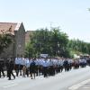 Für den Festumzug durch Schnackenwerth mit vielen Marschgruppen wurde am Sonntag sogar die Ortsdurchfahrt der B 19 gesperrt.